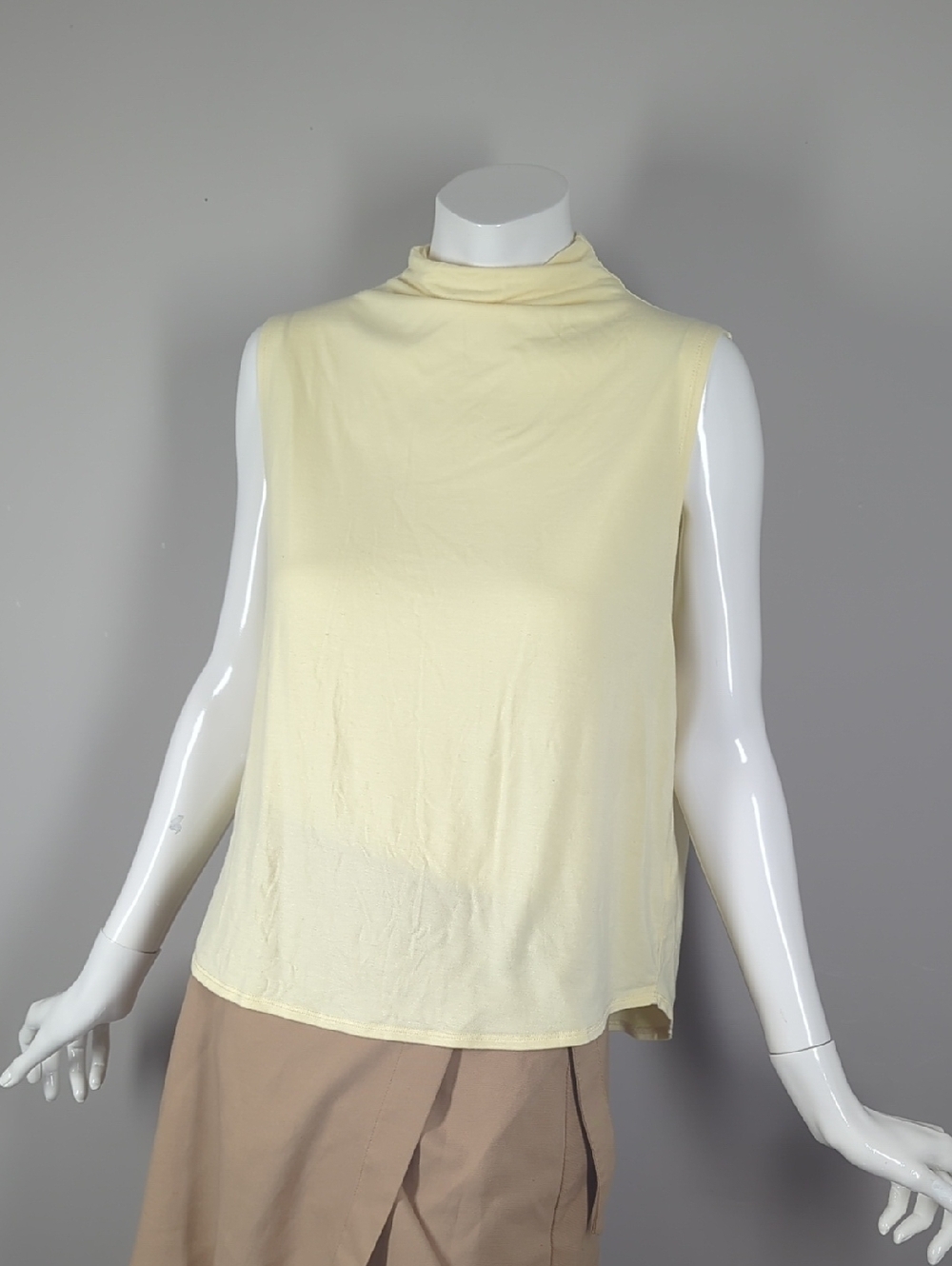 Aritzia Babaton Pale Yellow Sleeveless Mock Neck Tank